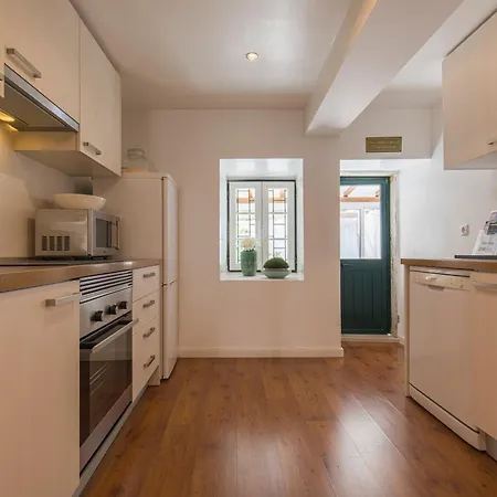 With Terrace Semesterbostad Lisboa