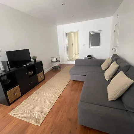 With Terrace Semesterbostad Lisboa